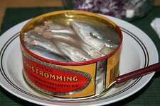 640px-Serving_Surströmming.jpg