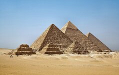 1599px-All_Gizah_Pyramids-3.jpg