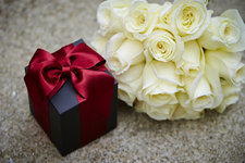 Bouquets_Roses_White_470112.jpg