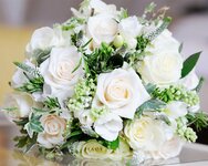 White-bouquet-rose-flowers-leaves_1280x1024.jpg