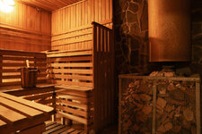 empty_modern_and_comfortable_sauna_for_relax.jpg